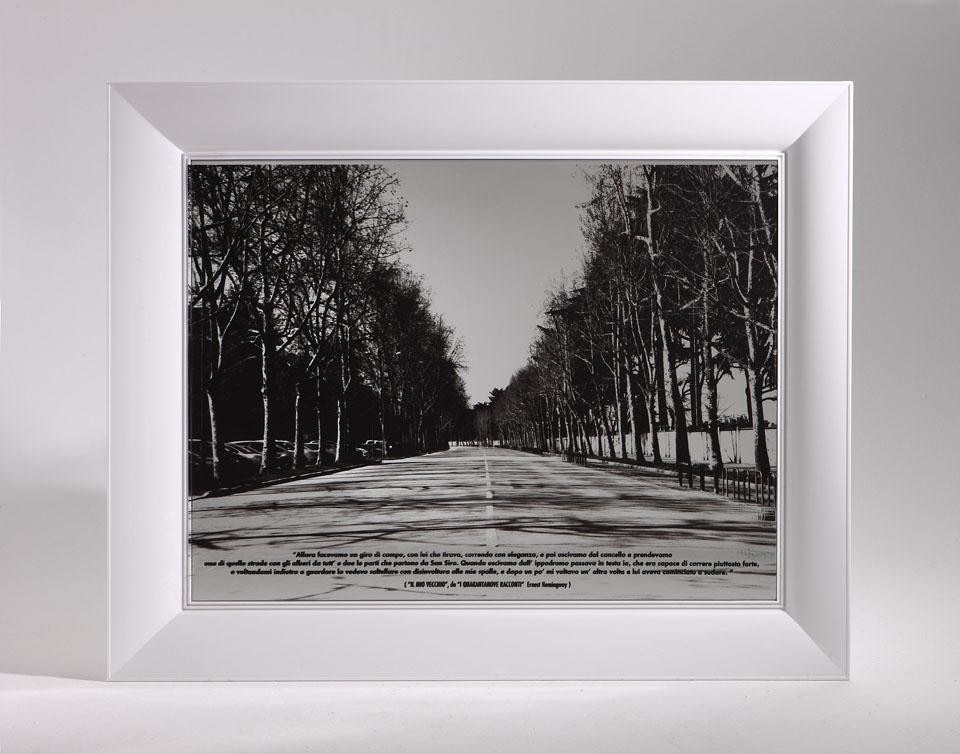 Il pezzo Hemingway a Milano che Linus ha creato reinterpretando lo specchio rettangolare Francois Ghost.