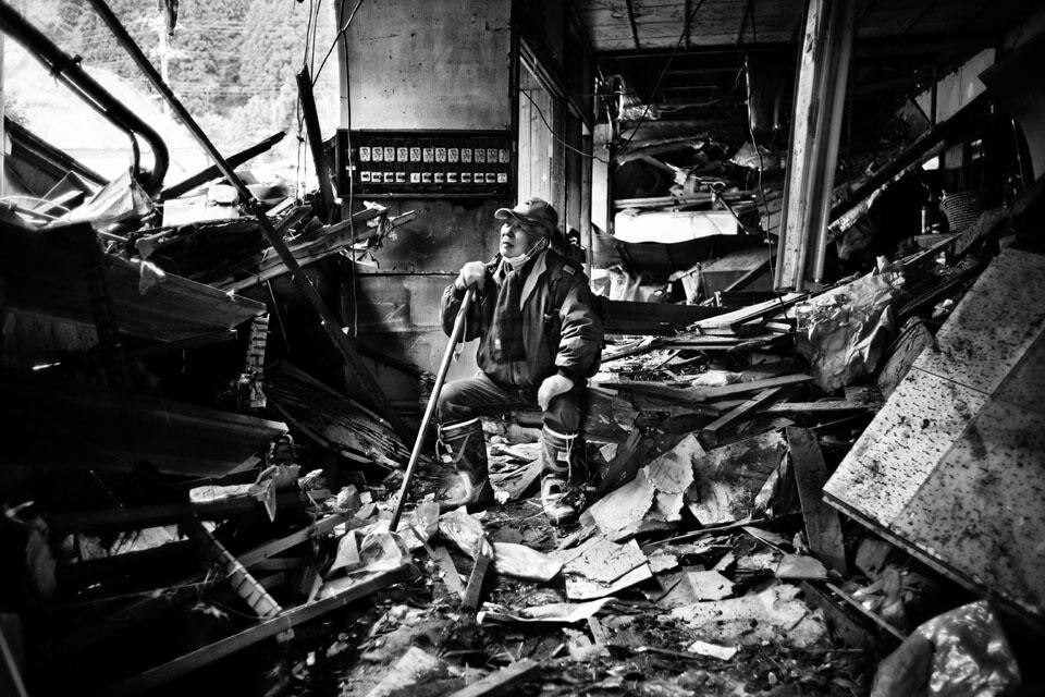 Giulio Di Sturco: 3/11 Tsunami Photo Project