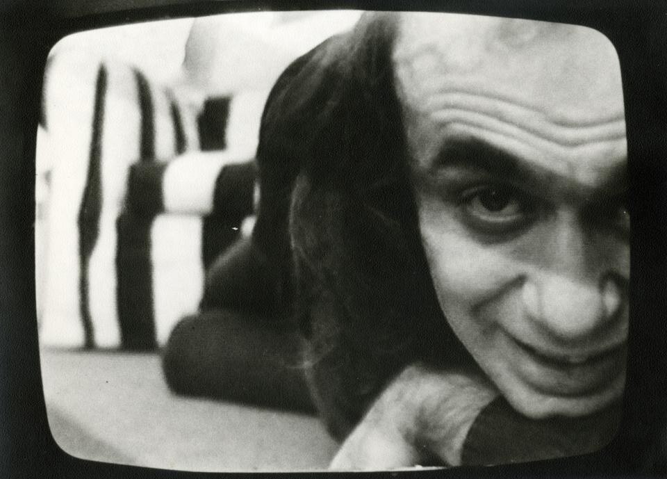Vito Acconci,  fotogramma da <i>Theme Song</i>, 1973. Courtesy la Biennale di Venezia
