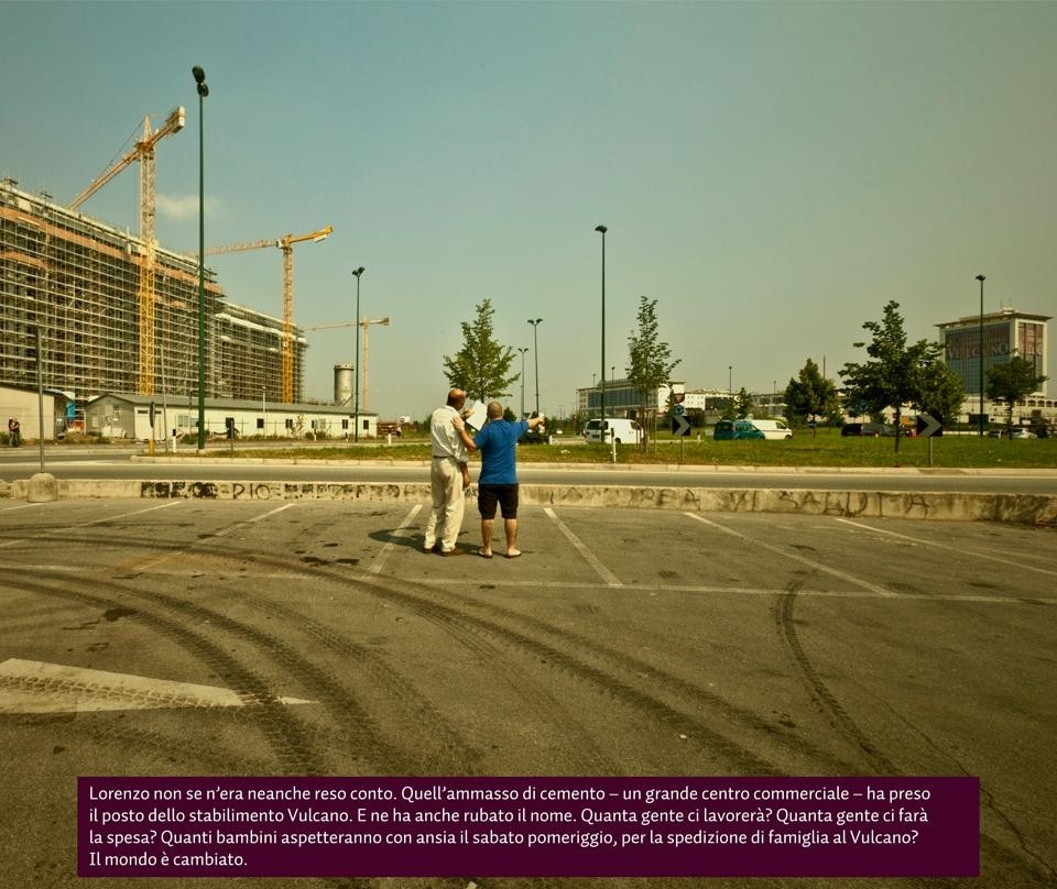 Lorenzo, protagonista del fotoromanzo <i>Ricordami per sempre</i>, di fronte al centro commerciale in costruzione che ha preso il posto dello stabilimento Vulcano