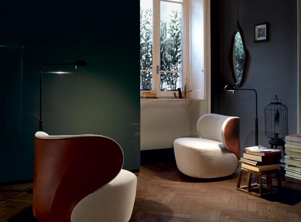 Bao, schienale in pelle e seduta in tessuto