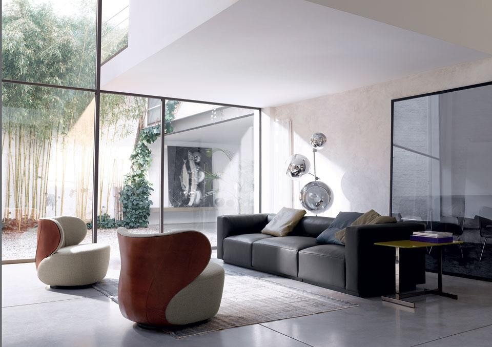 Bao, schienale in pelle e seduta in tessuto