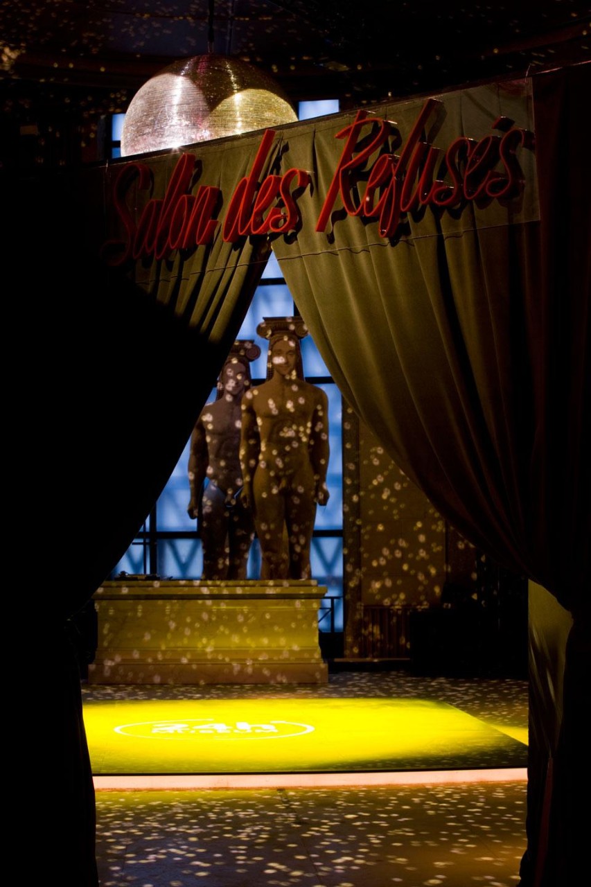 Giochi di luce al Salon des Refusés, a Palais d'Iéna 