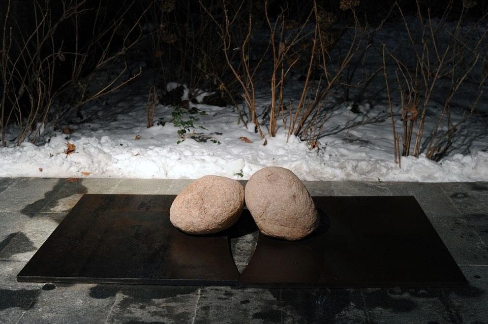 Lee Ufan, <i>Relatum - Lover</i>, 1986. Courtesy the artist e Lisson Gallery (photo Daniele Venturelli)