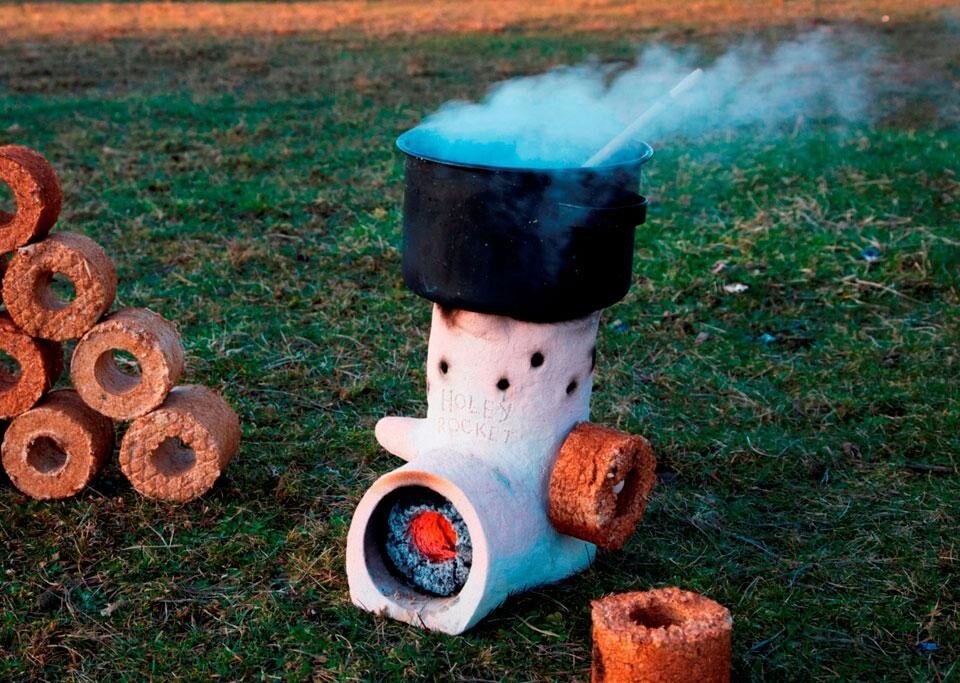 Stufa Holey Roket, di Rok Oblak, co-designer Larry Winiarski, 2009. Photo Margherita Marzorati