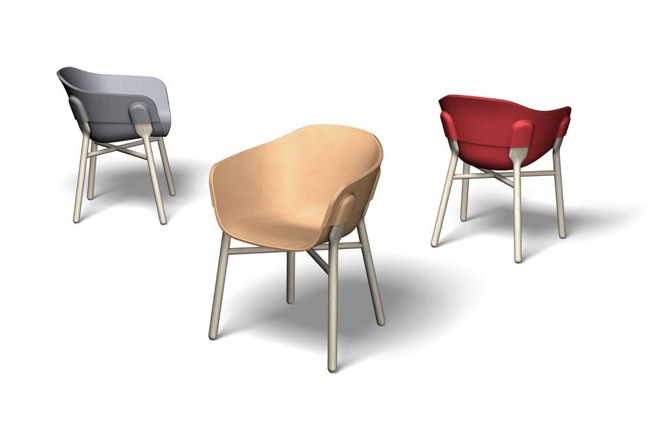 Pocket Chair di Ding 3000. Poltroncina con monoscocca a guscio in pelle, sospesa sulla struttura di legno
