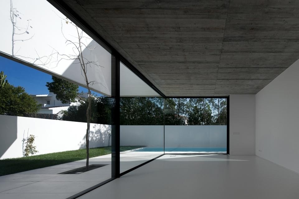 House in Aldeia de Juso, Portugal, by ARX Portugal + Stefano Riva: Nuno Mateus e José Mateus 