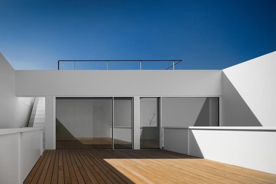 House in Aldeia de Juso, Portugal, by ARX Portugal + Stefano Riva: Nuno Mateus e José Mateus 