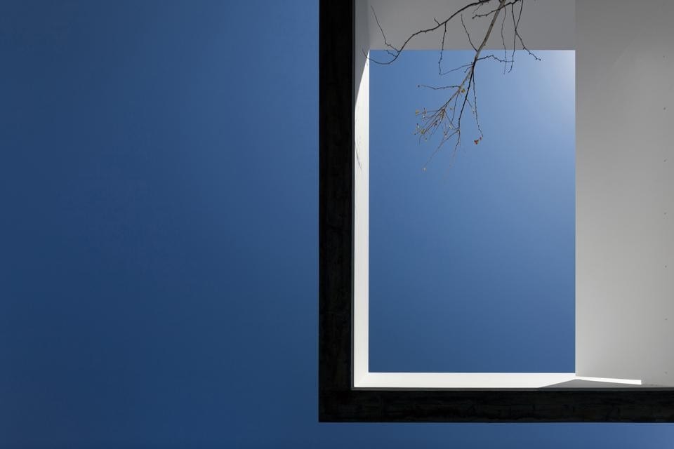 House in Aldeia de Juso, Portugal, by ARX Portugal + Stefano Riva: Nuno Mateus e José Mateus 