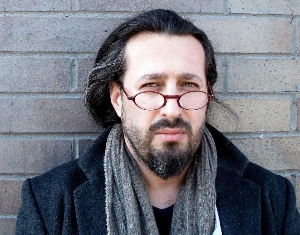 L'artista e designer Ron Gilad fotografato da Monica Castiglioni