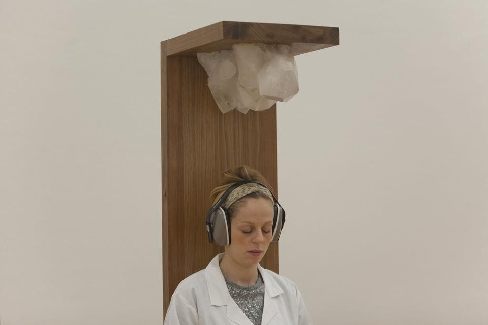 <i>The Abramovic Method</i>, un momento della performance al PAC del 19 marzo 2012. Photo Fabrizio Vatieri