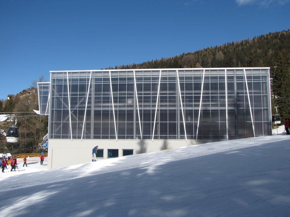 Impianto di risalita Skiarea Miara a San Vigilio di Marebbe (BZ), aperto nel novembre 2011 su progetto di Margareth Kargruber