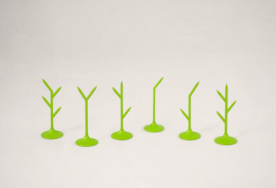 Apparecchiare la città di studio Ghigos ideas: stuzzicanti. Stuzzicadenti come “alberi”, supporti ramificati
per un nuovo paesaggio di gusti, o pedine competitive di una
scacchiera consumabile. Produzione: Piazza Effepi