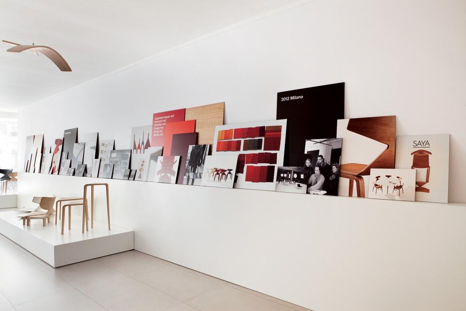 L'allestimento dello showroom Arper mostra il processo progettuale dello studio Lievore Altherr Molina che ha portato alla realizzazione della sedia Saya