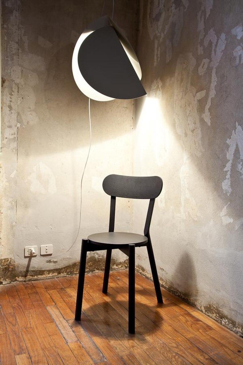 Karimoku New Standard al Salone 2012 presenta quattro nuovi tavoli, una sedia, uno sgabello e piccoli oggetti di uso quotidiano, vista della mostra, foto Delfino Sisto Legnani