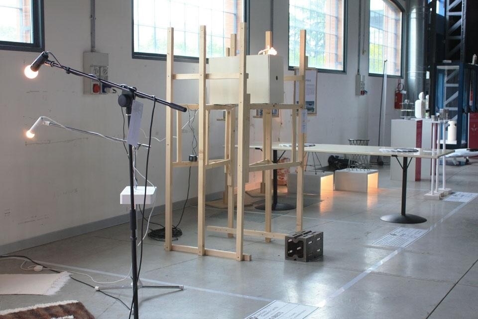 Lo spazio allestito da MagutDesign che ospita I progetti dei giovani designer