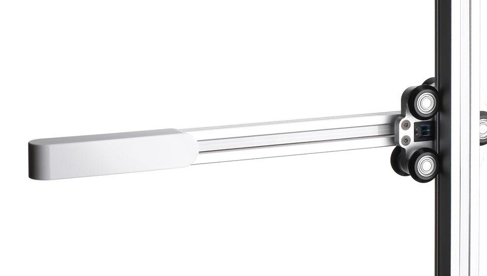 Vista dei binari lungo i quale scorrono in verticale e in orizzontale le due aste