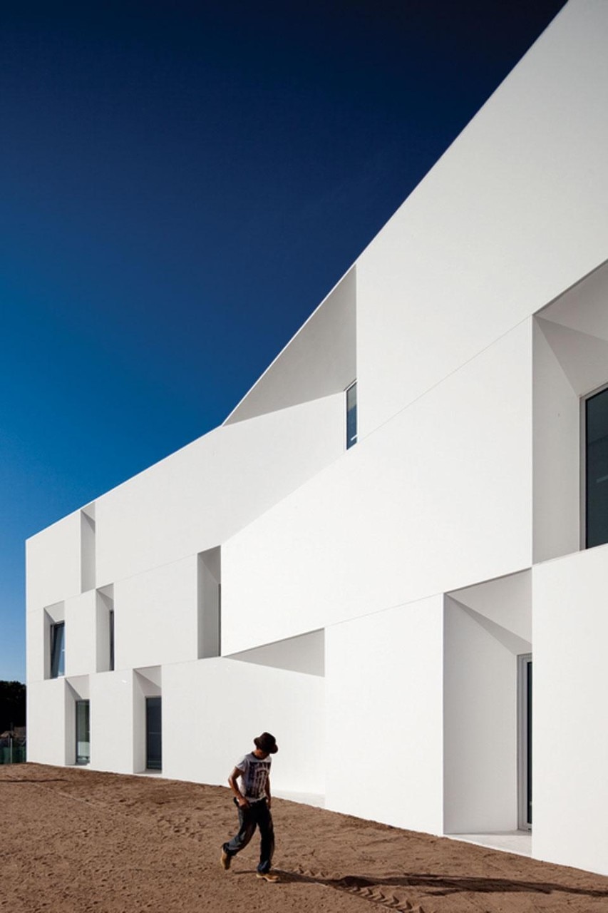 Vincitore della categoria “Edifici Residenziali”, Francisco e Manuel Aires Mateus, <i>Casa di riposo di Alcácer do Sal</i>, (Portogallo). Fotografia FG + SG/Fernando e Sérgio Guerra