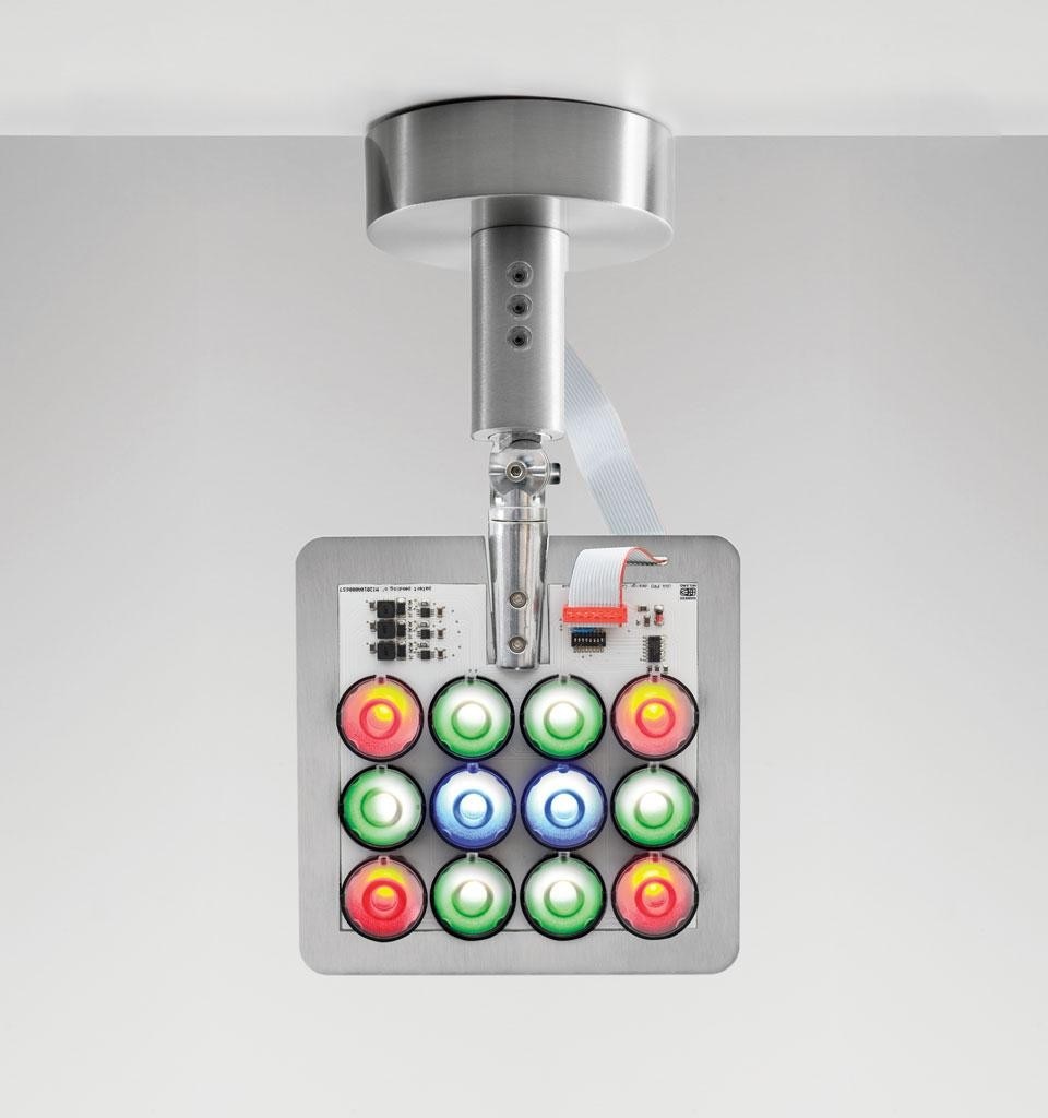 Una Pro nella versione da parte e soffitto dotata di sorgenti RWB