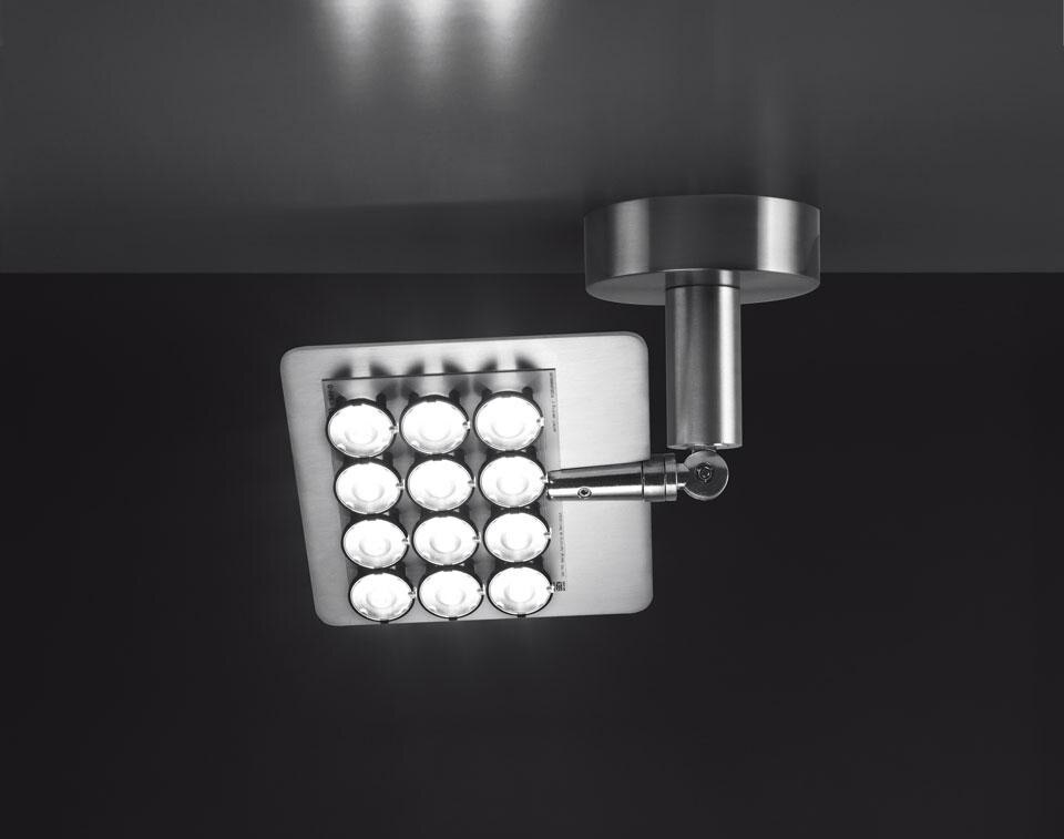 In alto: Una Pro 75 RWB. Il sistema RWB è un nuovo modo di interpretare la luce colorata. Sopra: Una Pro nella versione da parete e soffitto