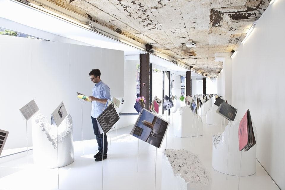 Archizines in mostra allo Storefront for Art di NYC, allestimento di Another Pamphlet. Photo ©Naho Kubota