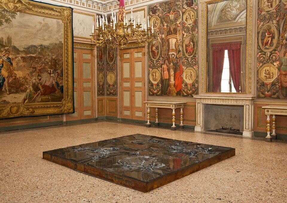 Giuseppe Spagnulo, <i>Paesaggi</i>, 1977. Tecnica mista, 20 x 300 x 300 cm
