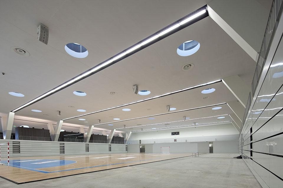 Nuovo Padiglione multiuso a Lamego, progetto di Barbosa & Guimarães. 