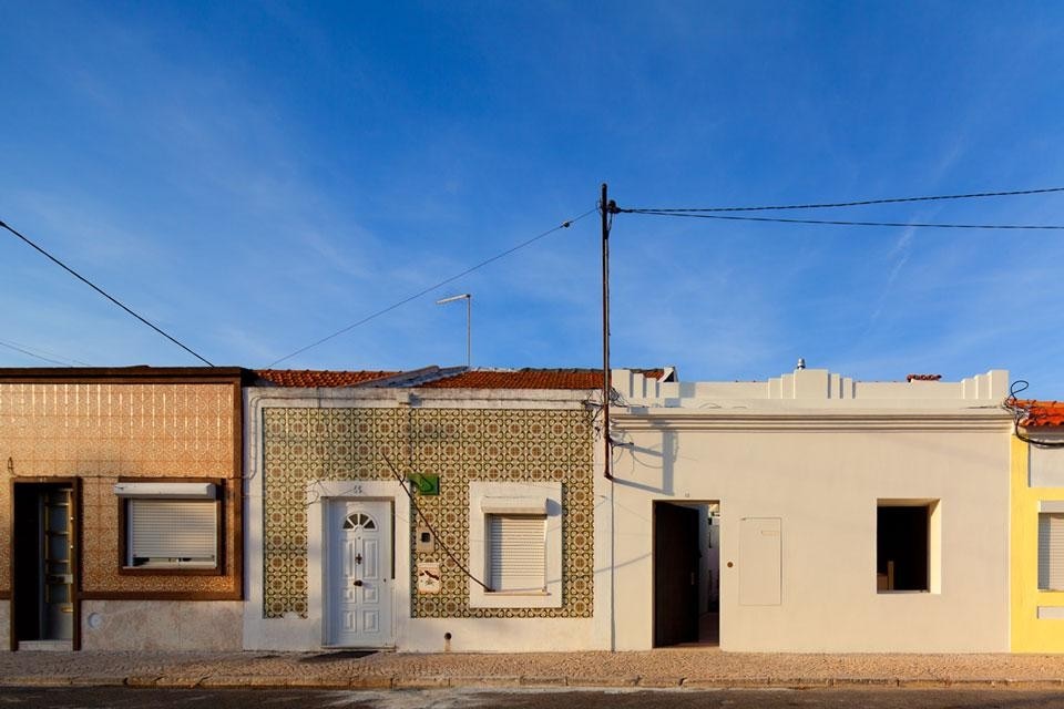 Paulo Tormenta Pinto Arquitectos, ristrutturazione di una casa in Montijo, Portogallo