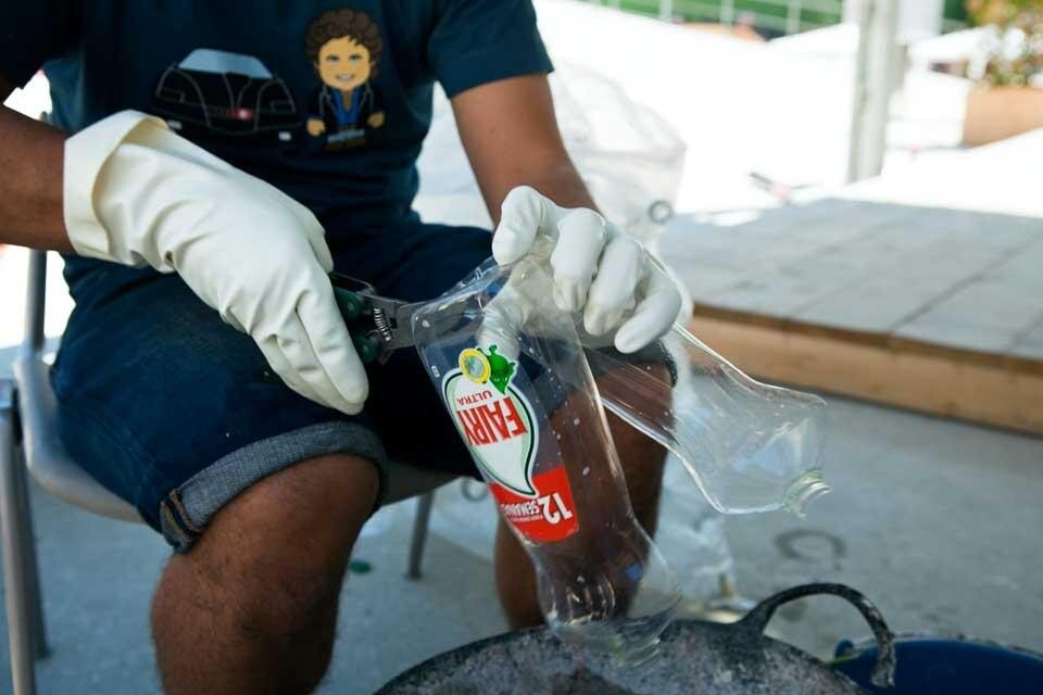 Luzinterruptus, Installazione di una piscina pubblica luminosa in Campo de Cebada, Madrid
