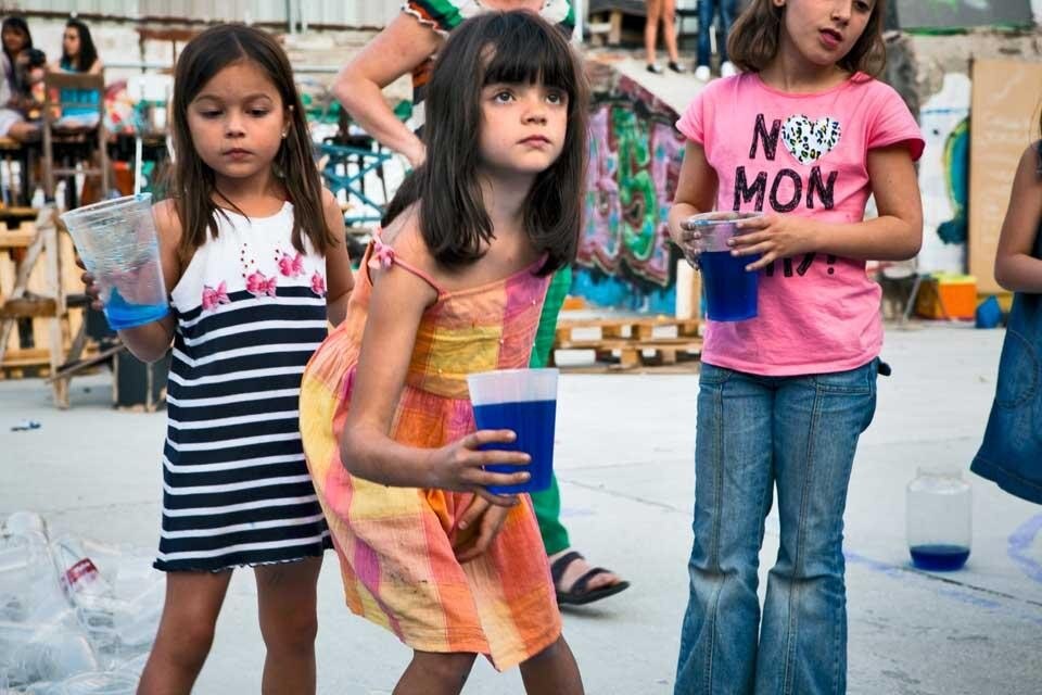 Luzinterruptus, Installazione di una piscina pubblica luminosa in Campo de Cebada, Madrid
