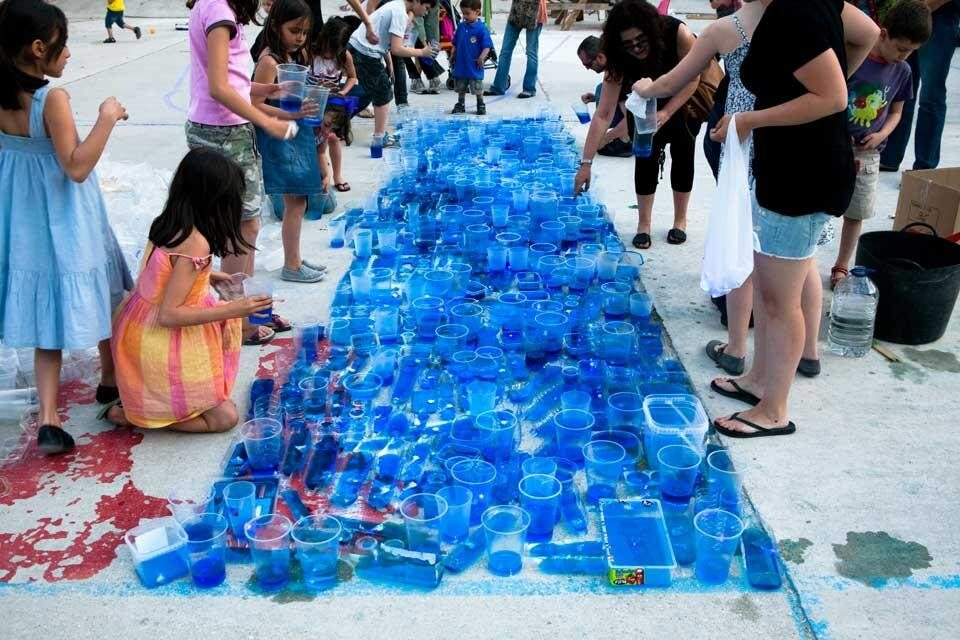 Luzinterruptus, Installazione di una piscina pubblica luminosa in Campo de Cebada, Madrid
