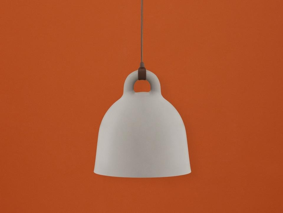 In apertura: Bell grigia. Qui sopra: Bell color sabbia