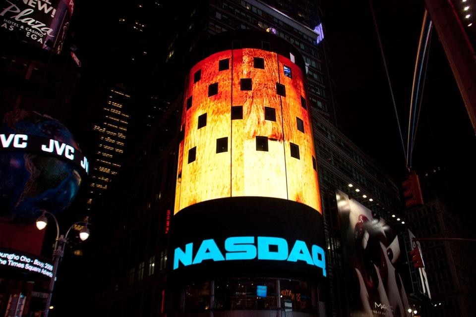 Seoungho Cho, installazione <em>Buoy</em>, in Times Square, New York. Foto di Ka-Man per la Times Square Alliance