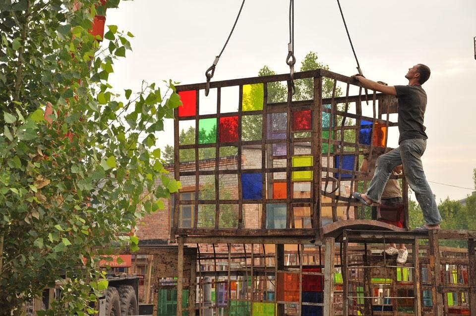 Installazione di Daniel Buren. <i>Where is the Time?</i>, installazioni permanenti, Izolyatsia, Donetsk, Ucraina