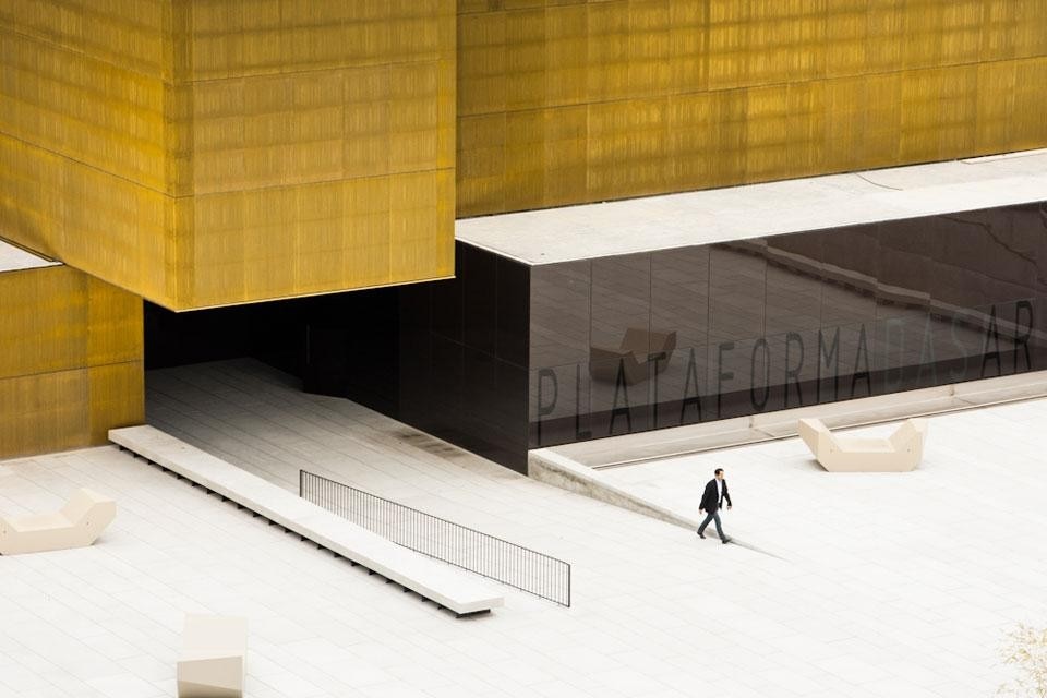 Pitágoras Arquitectos, Piattaforma per le arti e la creatività presso il Jose de Guimarães International Center for the Arts, Guimarães, Portogallo
