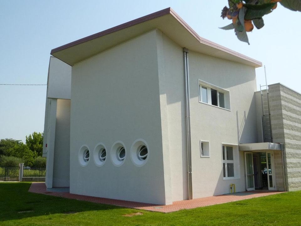 Nuovo Centro Polifunzionale a Lazise, sul Lago di Garda. Progetto: arch. Valerio Pedroni