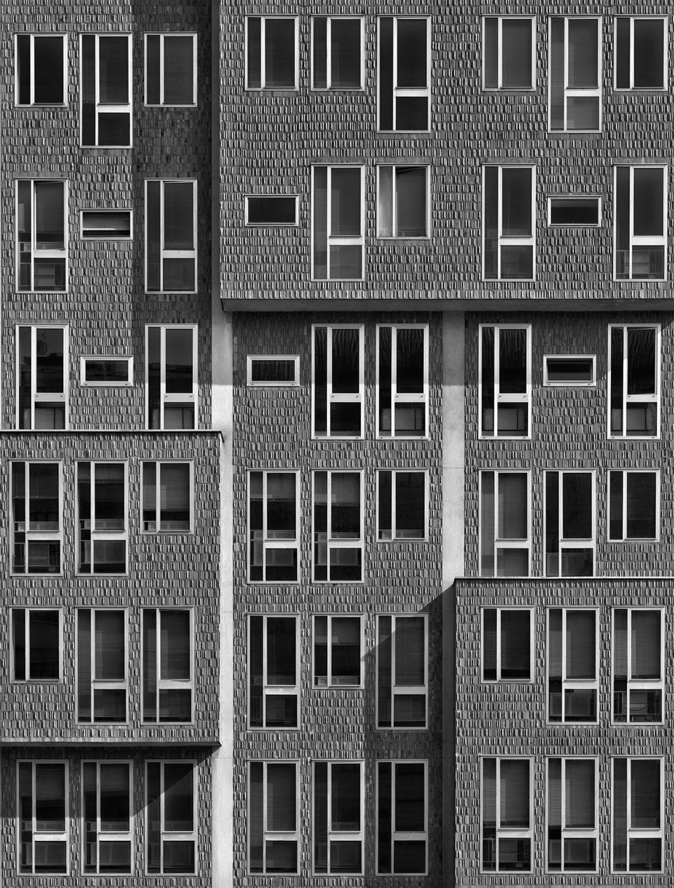 Gio Ponti, Palazzo Monte Doria in via Pergolesi 25 a Milano, 1964-70. Foto di Pino Musi, 2012. Presentato alla 13. Mostra Internazionale di Architettura di Venezia <i>Common Ground</i>