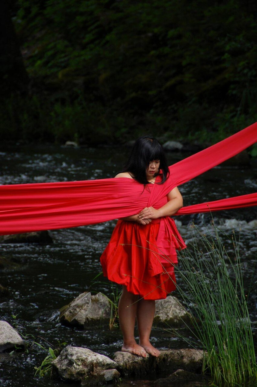 La cantante russa Natalia Pschenitschnikowa e la performer indonesiana Melati Suryodarmo attingeranno a piene mani dal repertorio di John Cage 