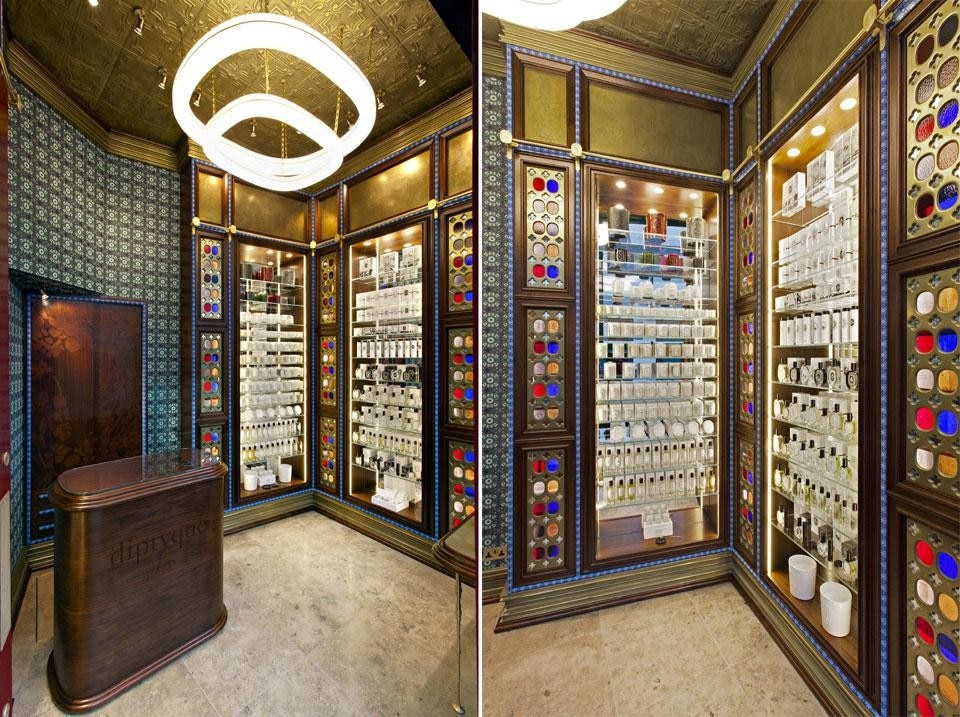 Nuovi interni della boutique Diptyque, nel Leadenhall Market di Londra, disegnati dal designer Christopher Jenner in puro stile vittoriano. Photo © Michael Franke