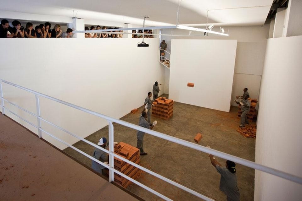 <i>Inconstancia Material</i>, Héctor Zamora, Galeria Luciana Brito. Mostra in occasione della 30a Biennale Internazionale di São Paulo. Foto Caio Caruso