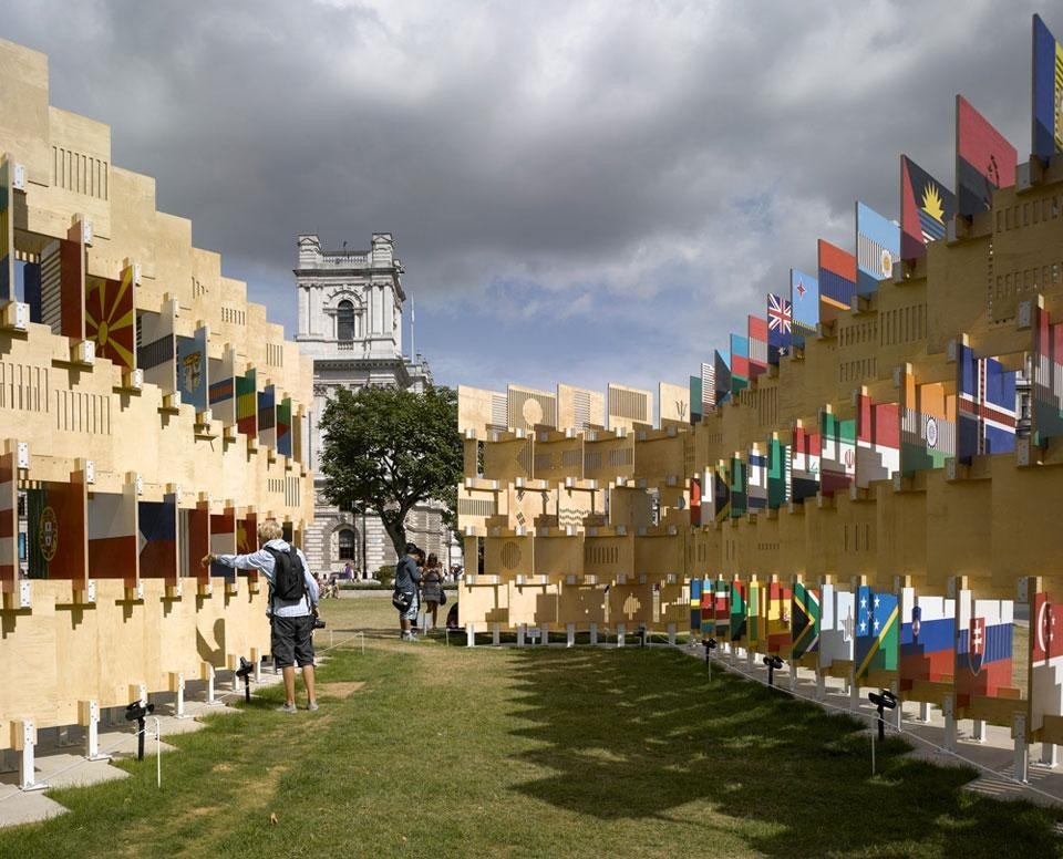 AY Architects, <em>House of flags</em>, installazione in piazza del Parlamento, Londra 2012