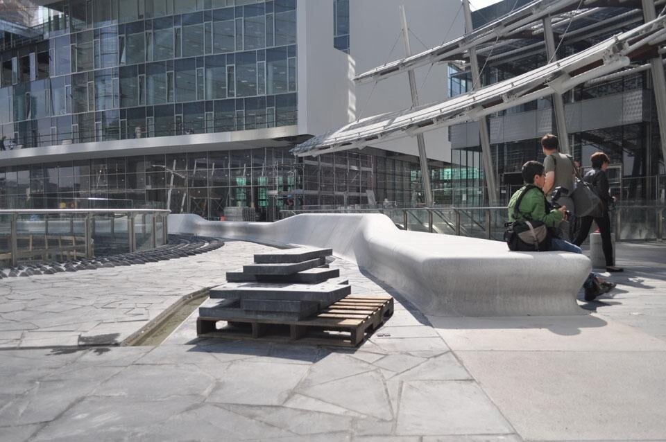 Corso Como District, Milano, piazza progettata dall'architetto argentino Cesar Pelli
