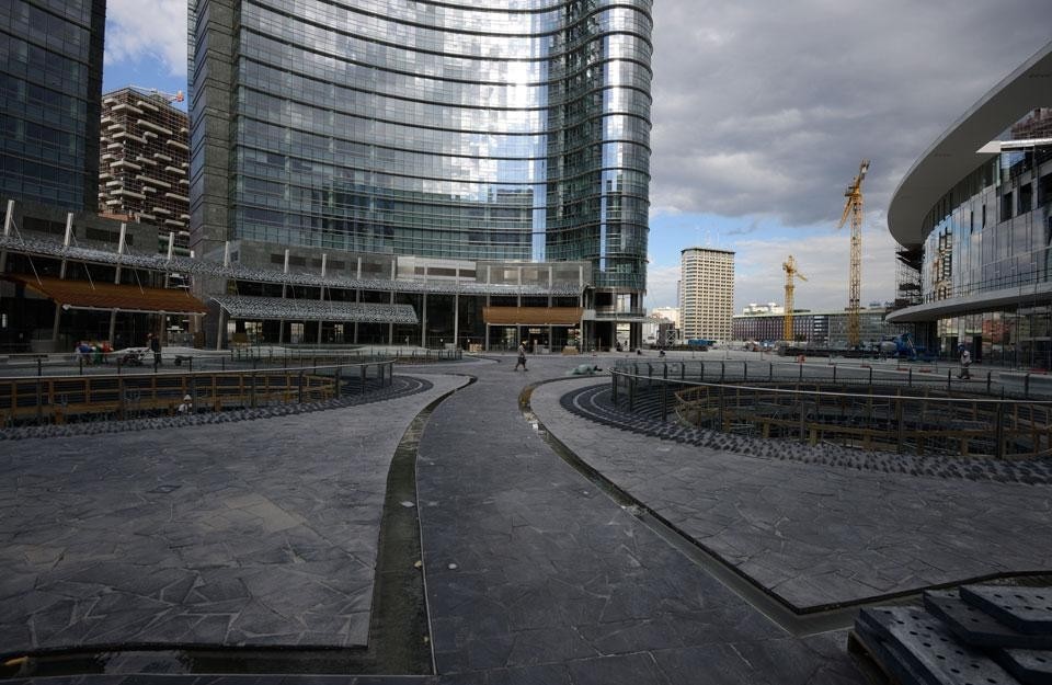 Corso Como District, Milano, piazza progettata dall'architetto argentino Cesar Pelli