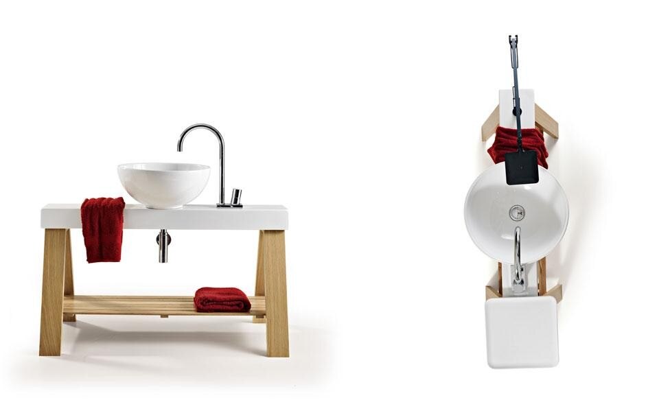 In apertura e sopra: Il Cavalletto disegnato da Meneghello e Paolelli Associati per Artceram, in collaborazione con Flos. Presentato a Cersaie fino al 29 settembre 2012, Bologna