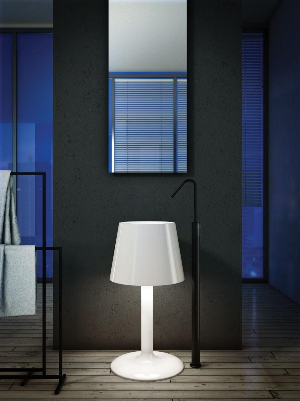 Aggiornamento del progetto Light di Luciana di Virigilio dello studio v+t per Artceram, che trasforma il lavabo in abat-jour. Presentato a Cersaie fino al 29 settembre 2012, Bologna