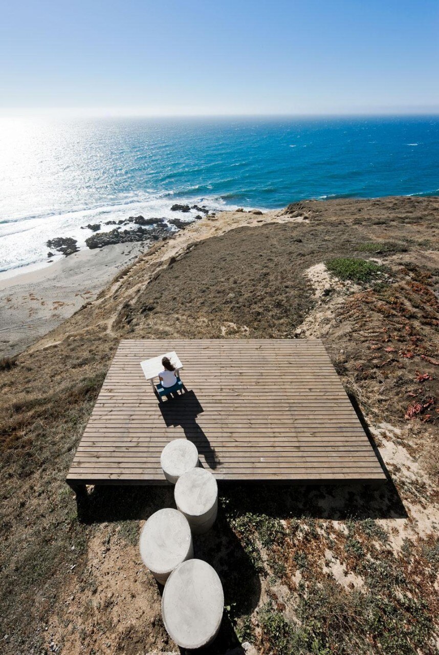 WMR, Casa Puccio, Navidad, Cile 2012. La casa è circondata a Ovest dalle acque dell'Oceano pacifico e a Est da quelle del fiume Rapel