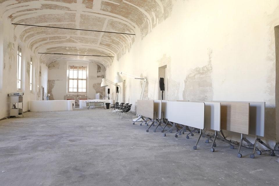 In apertura: <i>Specchio delle mie brame</i>, Mario Bellini, dell’Ex Ospedale dei Bastardini; sopra: sala dell'Ex Ospedale dei Bastardini a Bologna. Bologna Water Design 2012. Photo © Rocco Casaluci