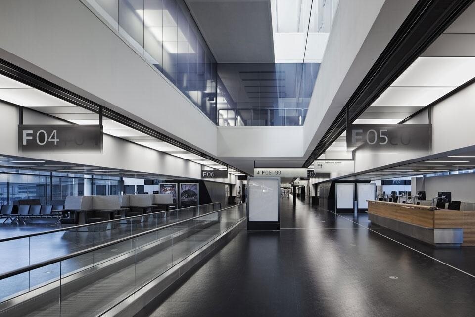 Baumschlager Eberle, estensione dell' aeroporto internazionale di Vienna, 2012. Vista dell'area dei gate