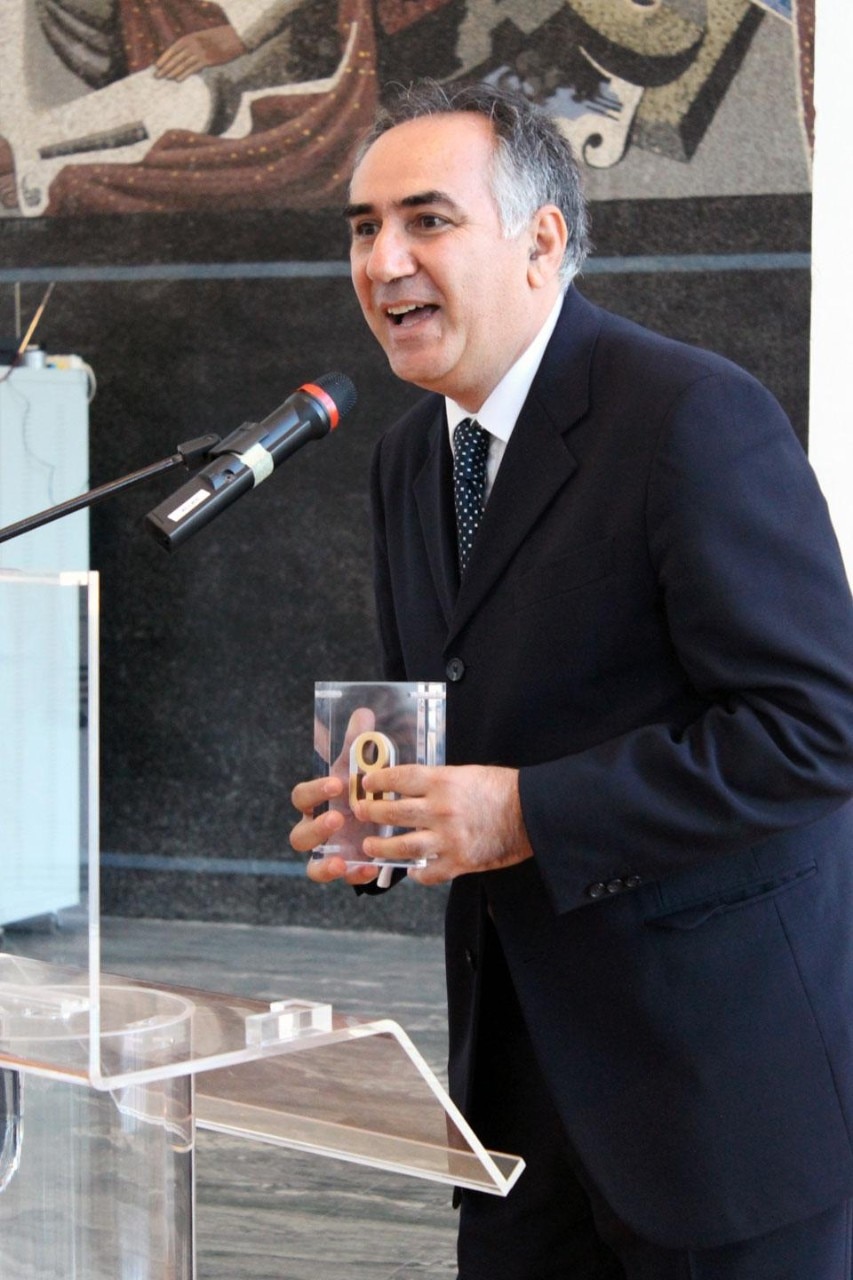 Vincenzo Latina, vincitore della Medaglia d'Oro all'opera