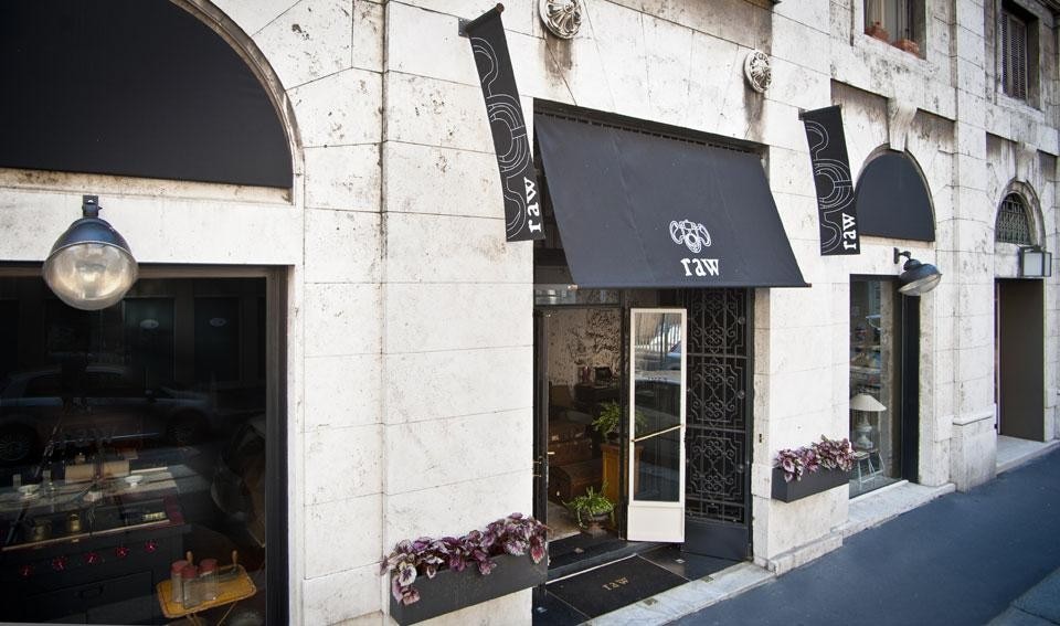 Raw Brera, lo spazio ideato da Paolo Badesco in collaborazione con Costantino Affuso, da poco aperto a Milano in via Palermo 1 